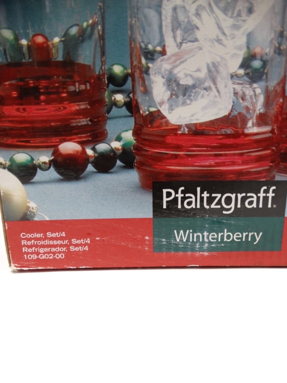 Pfaltzgraff winterberry set of 4 Look brand new.